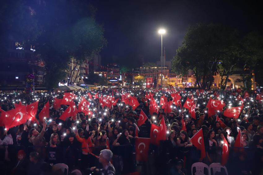 19 MAYIS COŞKUSUYLA  ULU ÖNDER ATATÜRK'E MİNNET VE SAYGIYLA...