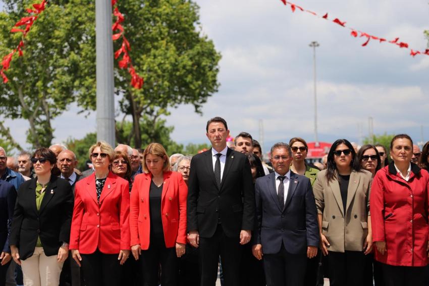19 MAYIS COŞKUSUYLA  ULU ÖNDER ATATÜRK'E MİNNET VE SAYGIYLA...