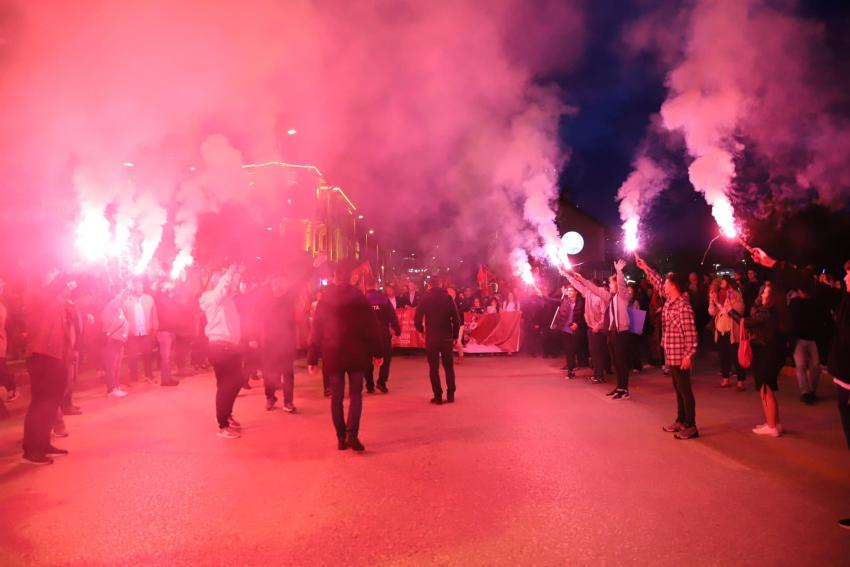 19 MAYIS COŞKUSUYLA  ULU ÖNDER ATATÜRK'E MİNNET VE SAYGIYLA...