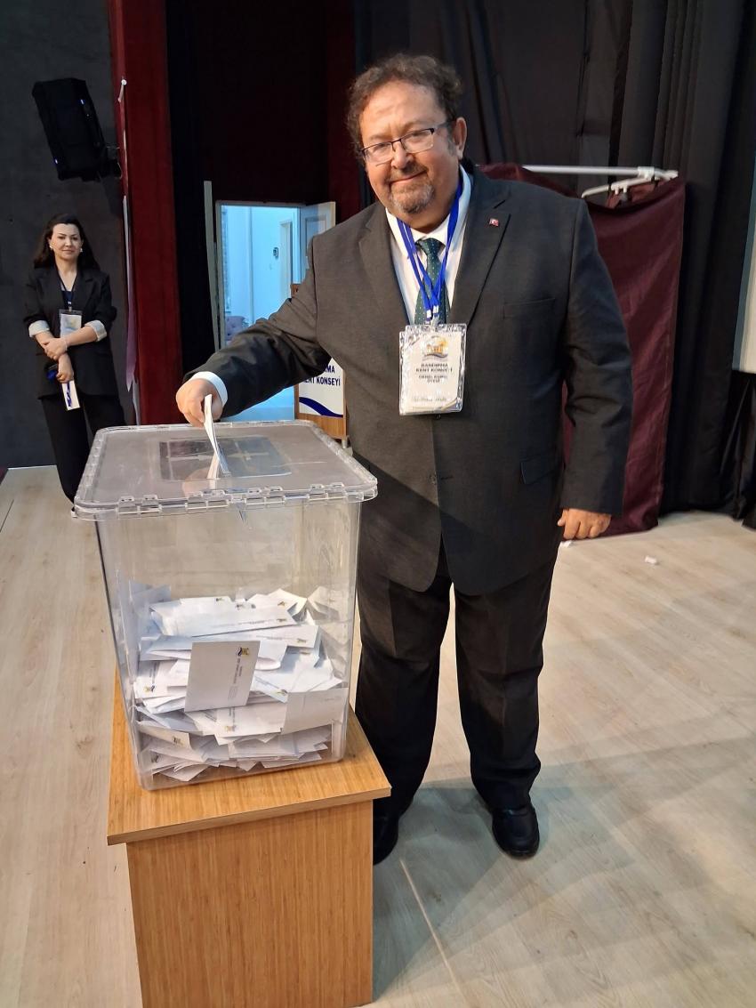 Bandırma Kent Konseyi’nde Murat Ergöz Güven Tazeledi: İkinci Turda Tek Listeyle Yeniden Başkan!
