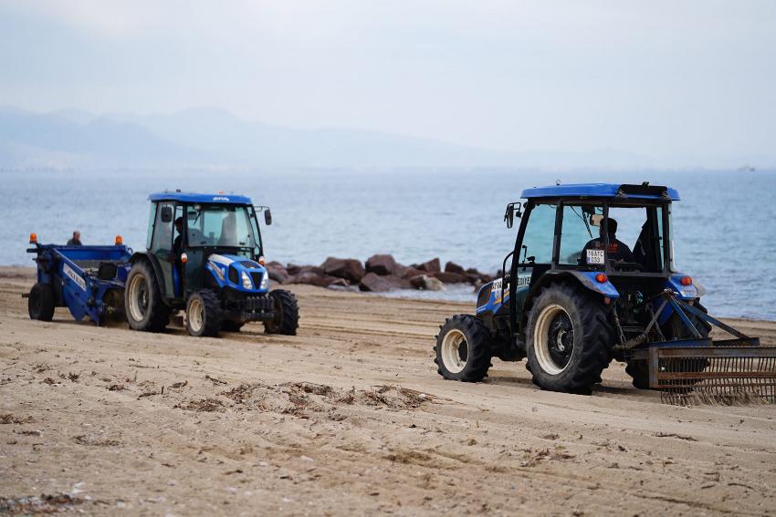 AYVALIK’TA PLAJLAR SEZONA HAZIRLANIYOR