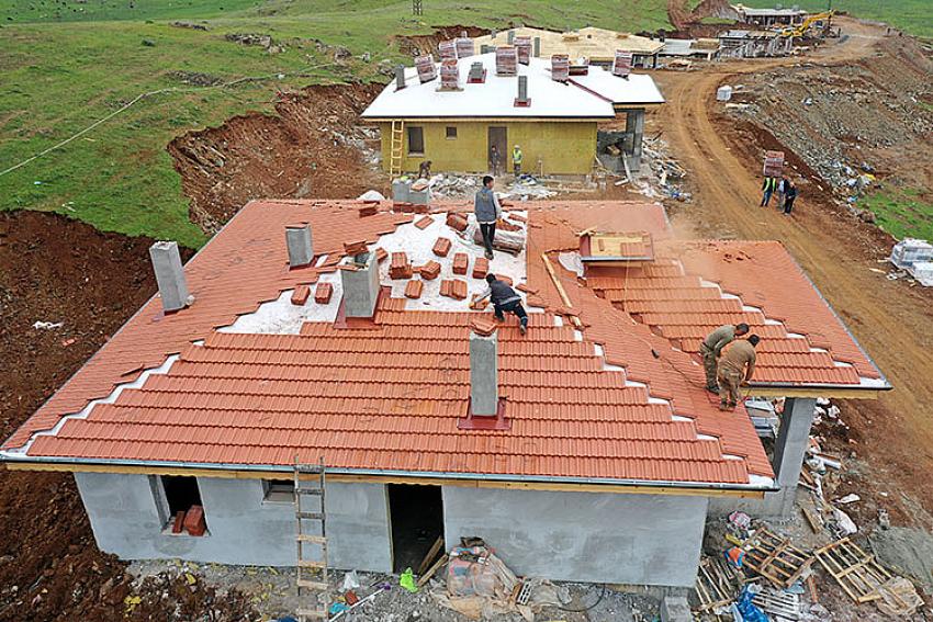 Nurdağı'ndaki köy tipi afet evlerinin inşasında sona yaklaşıldı