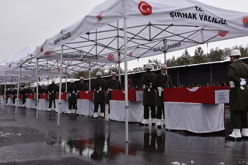 Şehit olan 9 asker için Şırnak'ta tören yapıldı