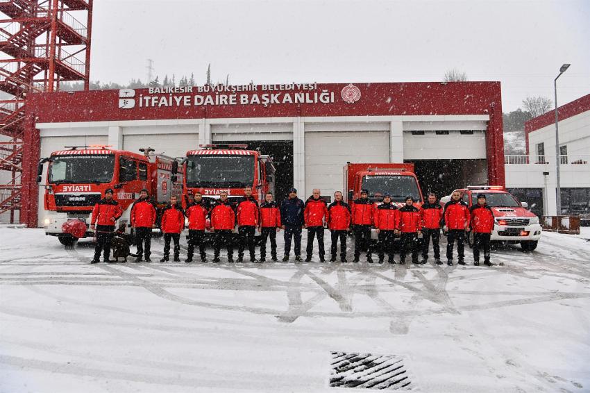 BALIKESİR, DEPREMİN YARALARINI SARMAK İÇİN YOLA  ÇIKTI
