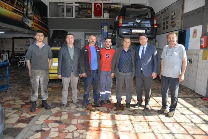 MHP'Lİ VEKİL ADAYLARI 1 MAYIS'TA ÇALIŞANLARIN YANINDAYDI