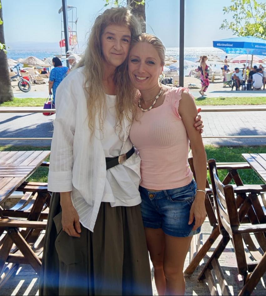 BUZ PİSTİNİN ALTIN KUĞUSU; NAZ ARICI...