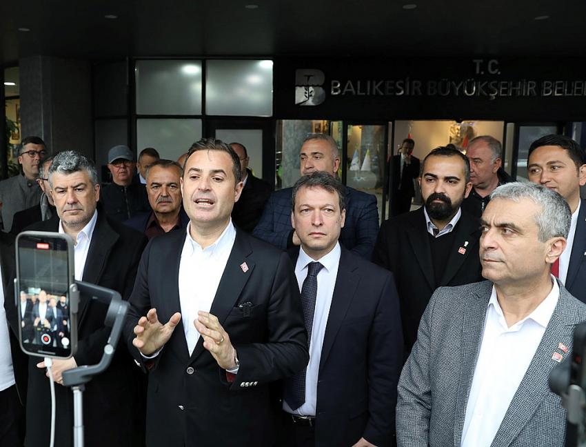  AKIN BÜYÜKŞEHİR ÇALIŞANLARIYLA BİR ARAYA GELDİ:  ‘KİMSENİN EKMEĞİYLE OYNANMAYACAK’
