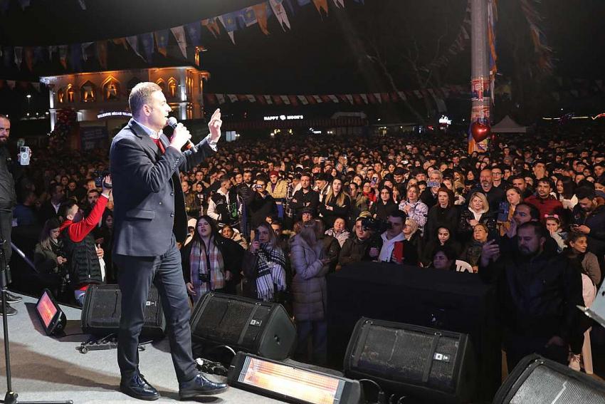 CHP’Lİ AHMET AKIN GENÇLERE SESLENDİ: ‘OY VERİN VE SANDIKLARA SAHİP ÇIKIN’