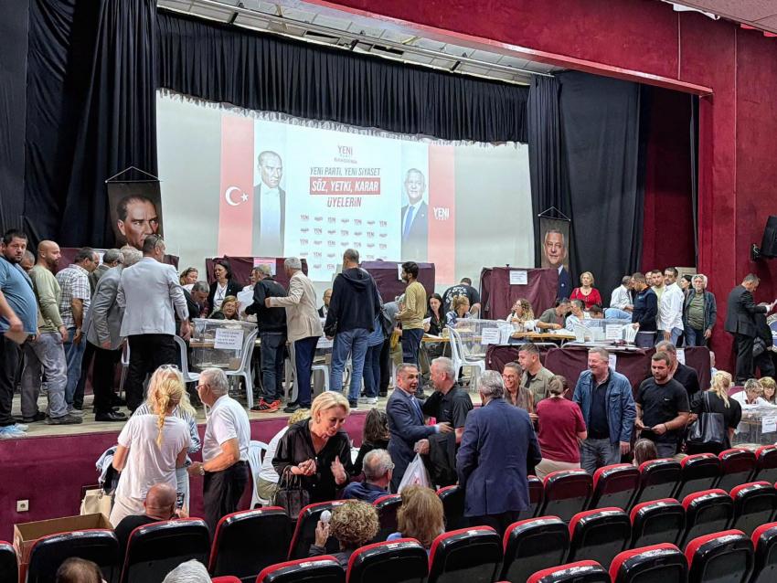 BANDIRMA YENİ PARTİ KURUCU BAŞKANI MEHMET ATAK BÜYÜK OY FARKIYLA İLÇE BAŞKANI SEÇİLDİ