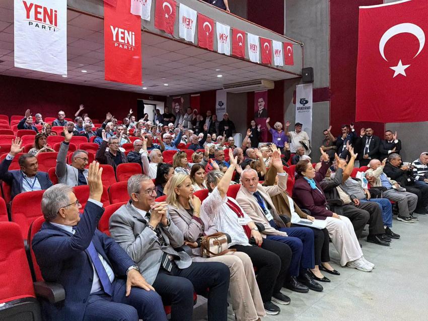 BANDIRMA YENİ PARTİ KURUCU BAŞKANI MEHMET ATAK BÜYÜK OY FARKIYLA İLÇE BAŞKANI SEÇİLDİ