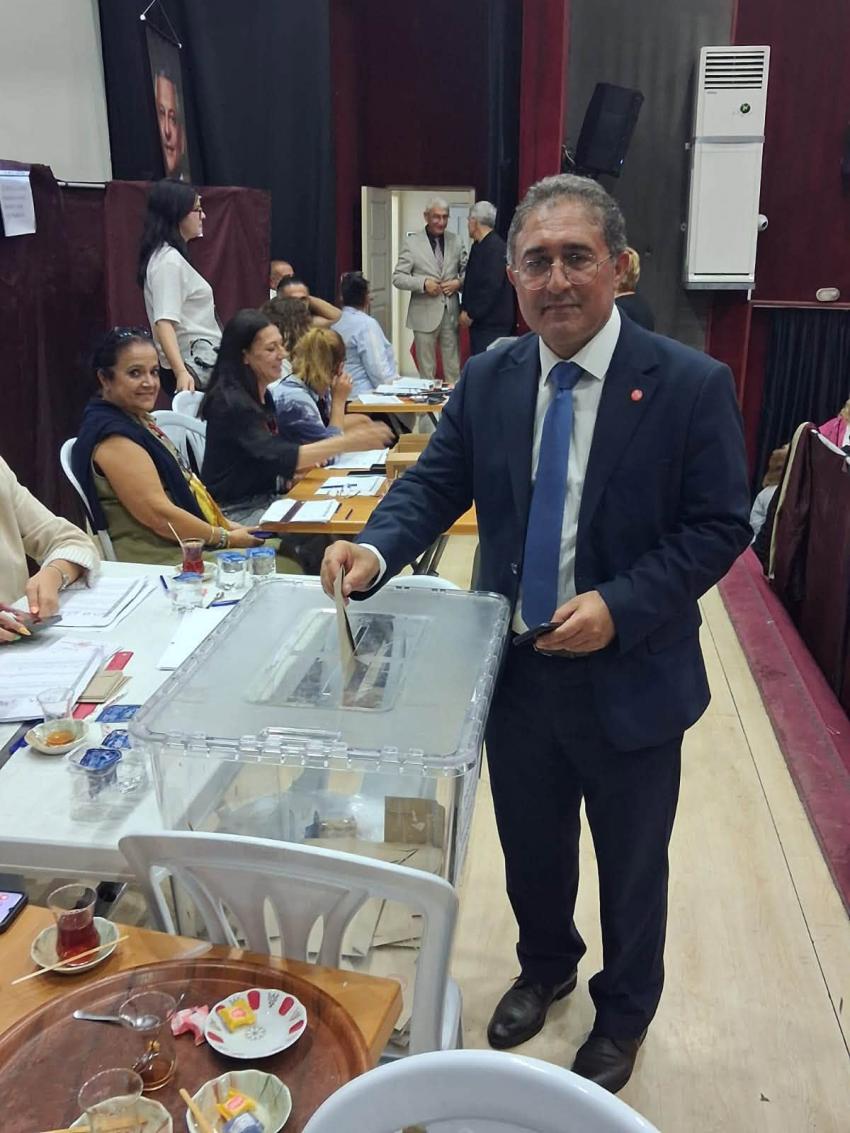 BANDIRMA YENİ PARTİ KURUCU BAŞKANI MEHMET ATAK BÜYÜK OY FARKIYLA İLÇE BAŞKANI SEÇİLDİ