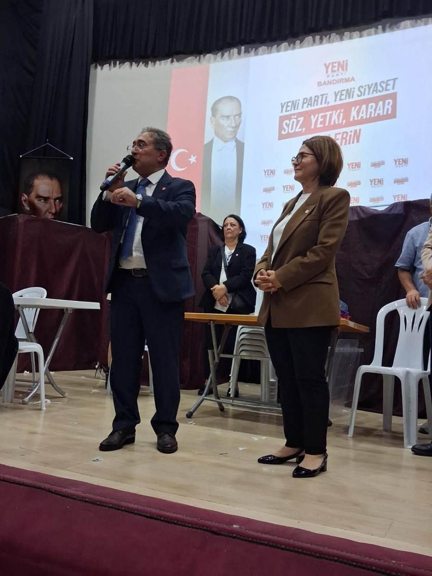 BANDIRMA YENİ PARTİ KURUCU BAŞKANI MEHMET ATAK BÜYÜK OY FARKIYLA İLÇE BAŞKANI SEÇİLDİ