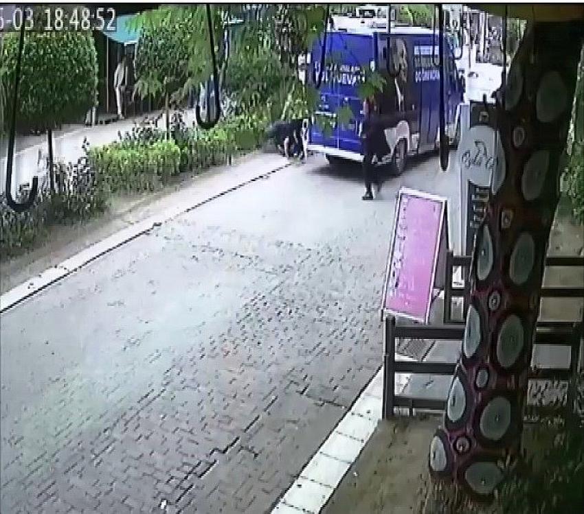 AK PARTİ'NİN SEÇİM ARACINA SALDIRI!