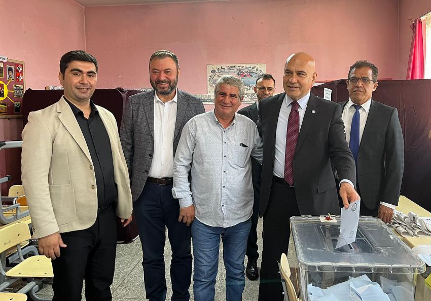 Turhan Çömez oyunu Bandırma'da kullandı