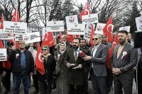  İçeride pazarlık dışarıda tepki