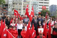 Başkan Mirza: “Hep birlikte daha güzel yarınlara…Siz yeter ki gülümseyin çocuklar”