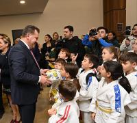 Çocukların spor malzemeleri Başkan Yılmaz’dan
