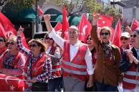 DR.SELİM PANÇ KENDİ DEYİMİYLE 'ULUSLARARASI İŞÇİ BAYRAMI'NDA EMEKÇİLERLE YÜRÜDÜ
